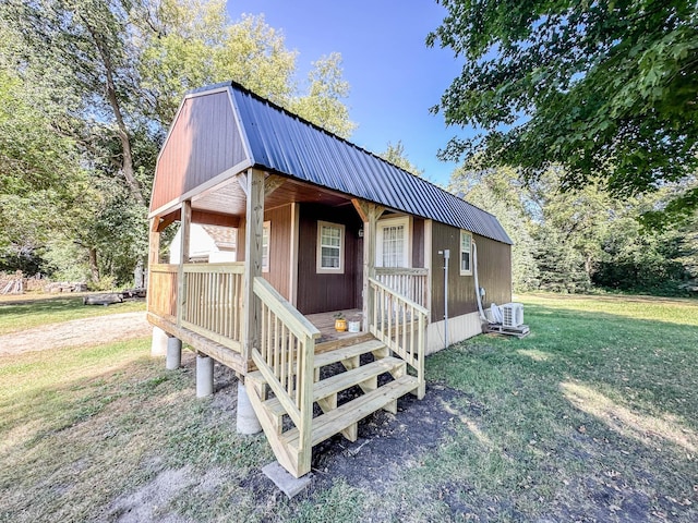 view of front of property featuring a front yard and central air condition unit