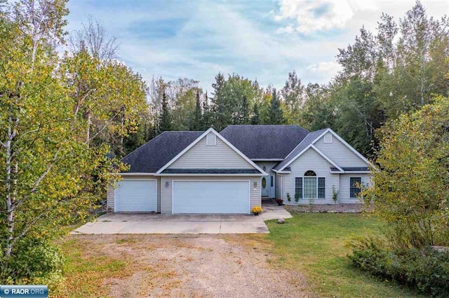 view of front facade featuring a garage and a front yard