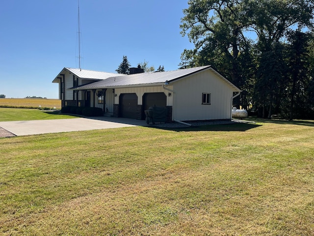 single story home featuring a front lawn and a garage