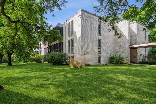 view of side of property featuring a lawn