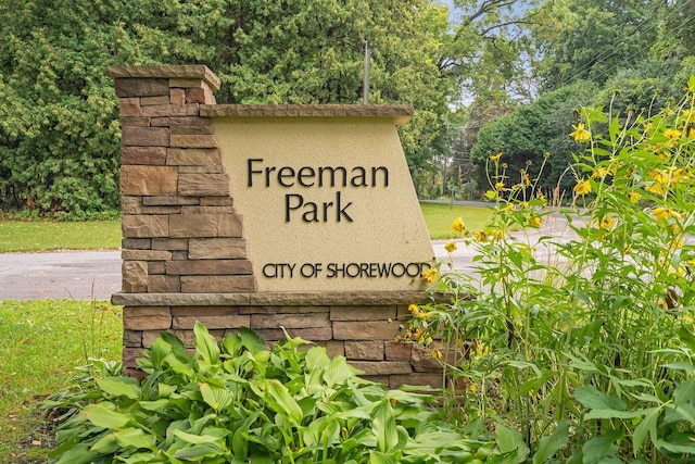 view of community / neighborhood sign