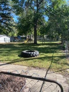 view of home's community featuring a yard