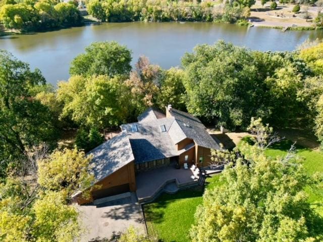 bird's eye view with a water view