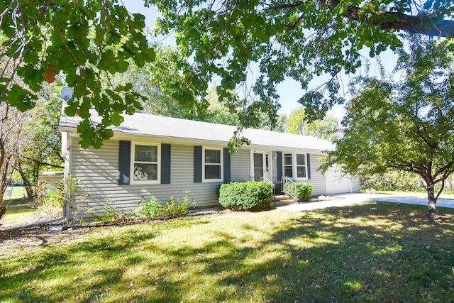 single story home with a front lawn