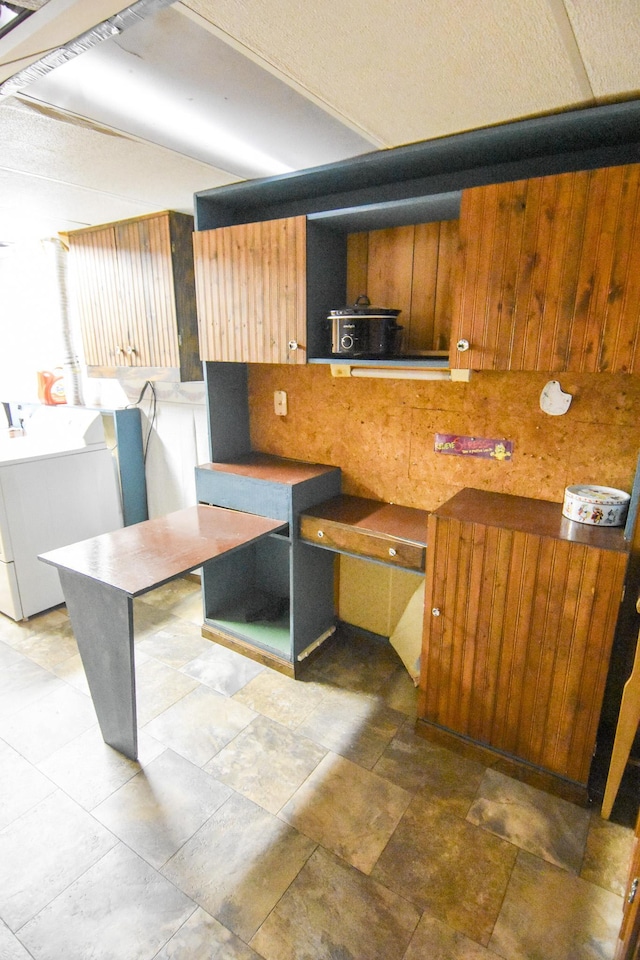 kitchen featuring separate washer and dryer and tasteful backsplash