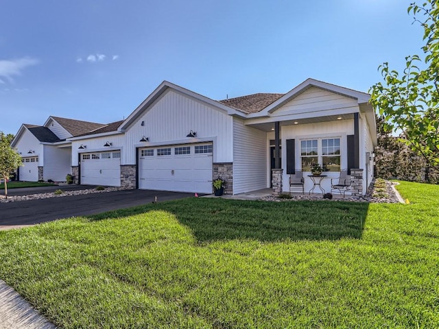 view of front facade featuring a front lawn, a porch, and a garage