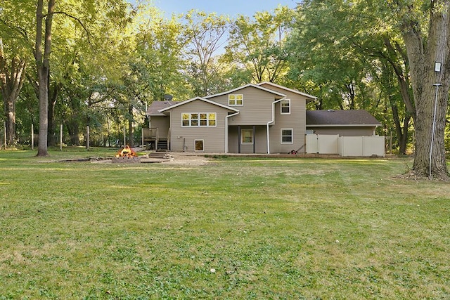 back of house featuring a lawn