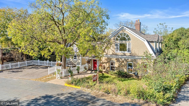 view of front of property