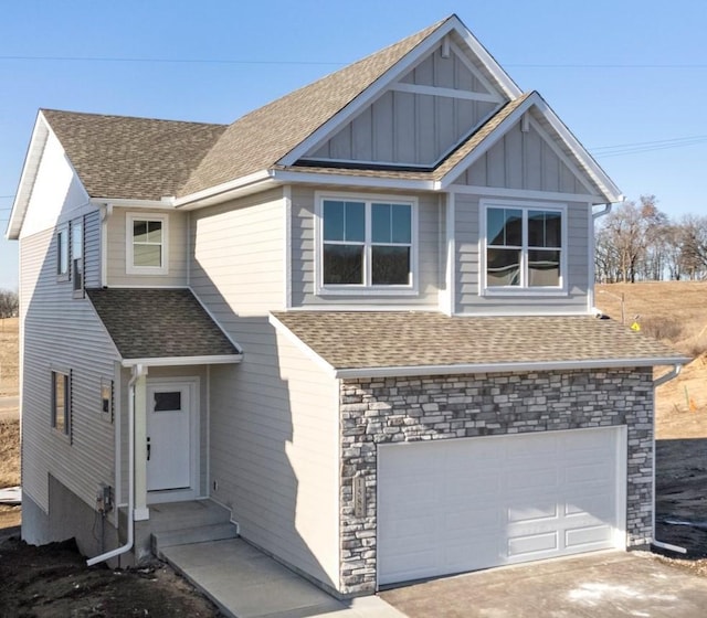 view of front facade featuring a garage