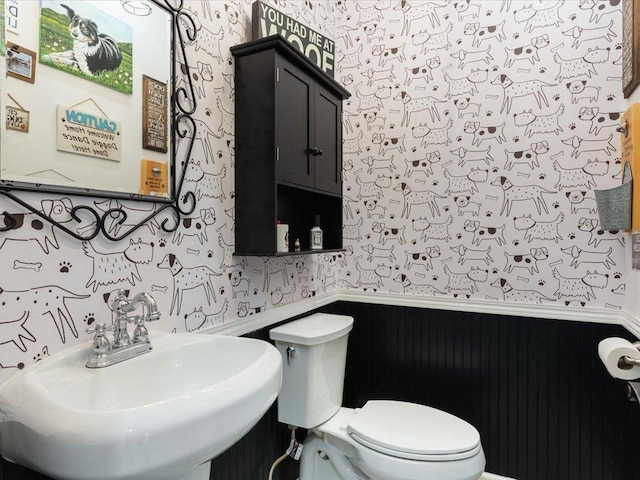 bathroom featuring sink and toilet