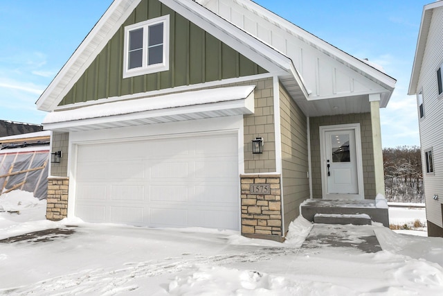 view of front of home featuring a garage