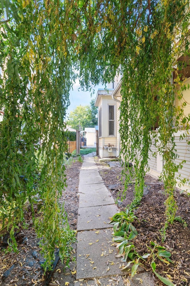 3017 James Ave S, Minneapolis, MN 55408 - view of yard