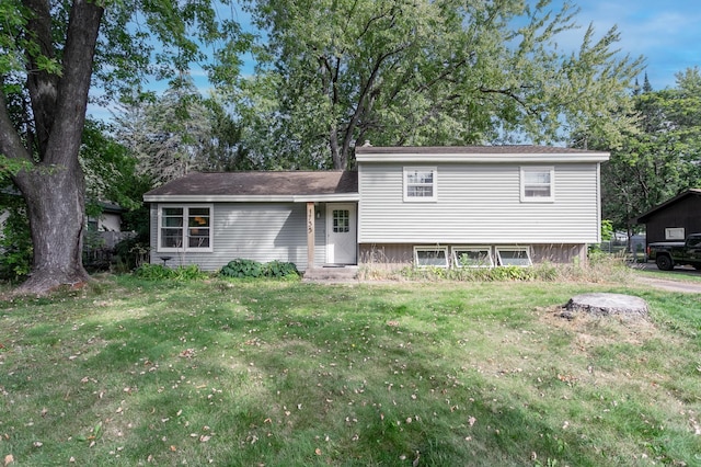 tri-level home featuring a front lawn