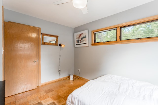 bedroom with ceiling fan