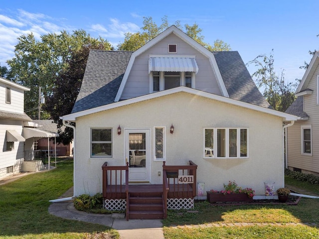 bungalow-style house with a front yard