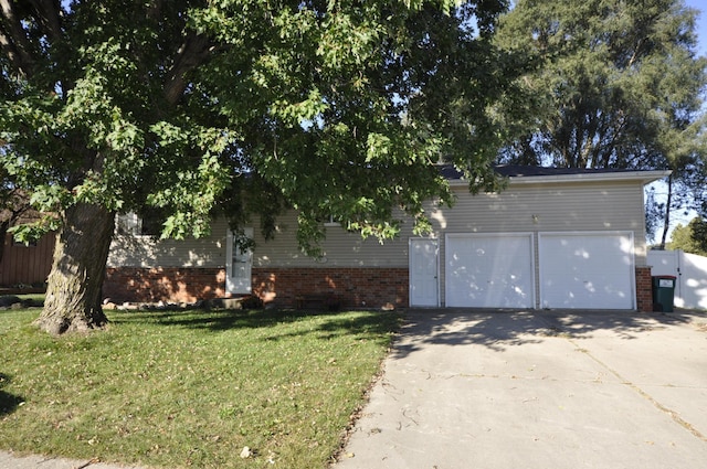 view of front of property with a front lawn