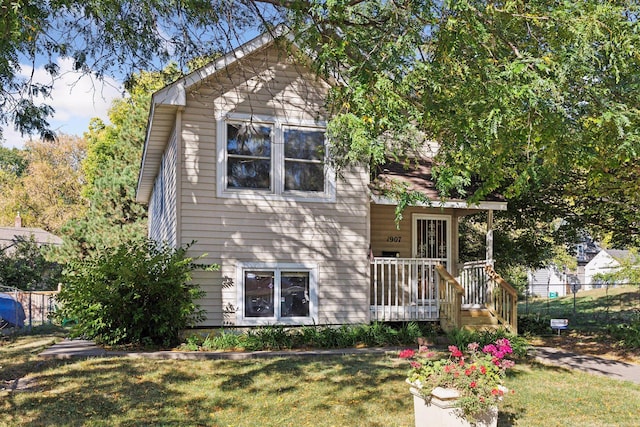 view of front facade featuring a front yard