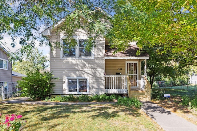 view of front of property featuring a front yard