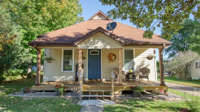 bungalow featuring a shingled roof and covered porch