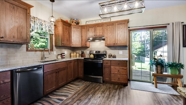 kitchen with dark wood-style flooring, a sink, appliances with stainless steel finishes, backsplash, and under cabinet range hood
