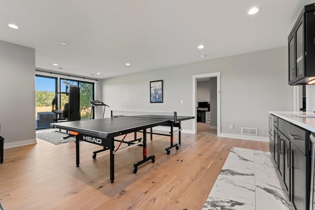 recreation room with light hardwood / wood-style flooring and sink