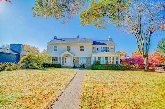 view of front of house featuring a front yard