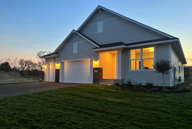 view of front facade featuring a yard