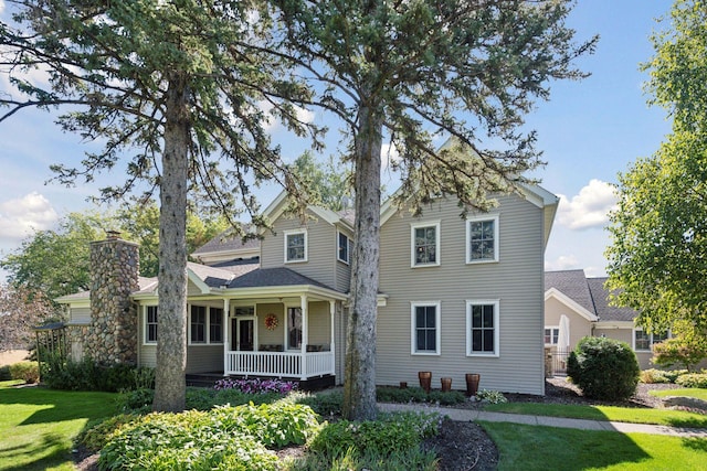 view of front of home featuring a front lawn and covered porch