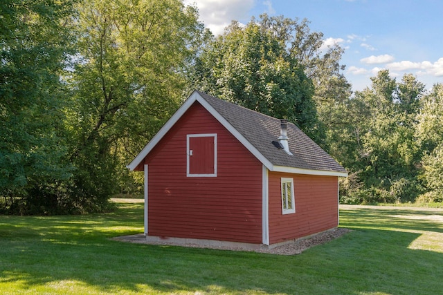 view of outdoor structure featuring a yard