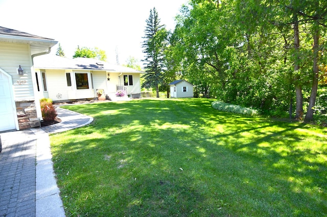 view of yard with a shed