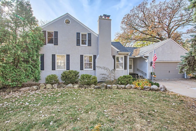 view of front of property featuring a front yard and a garage