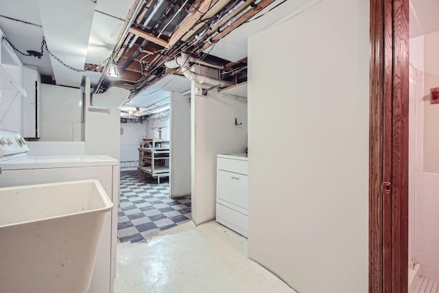 washroom featuring sink and washer and clothes dryer