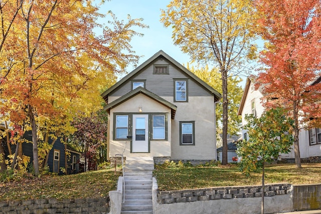 view of front of house with a front lawn