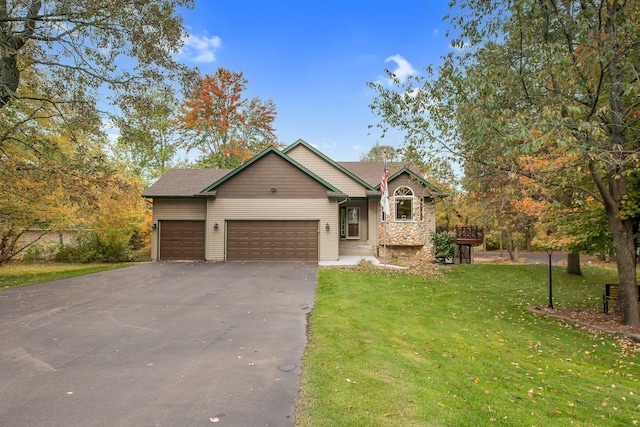 view of front facade featuring a front yard and a garage