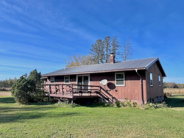 view of front of property with a wooden deck and a front lawn