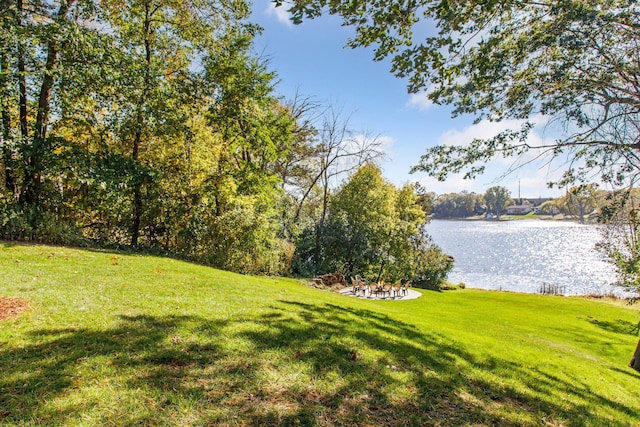 view of yard featuring a water view