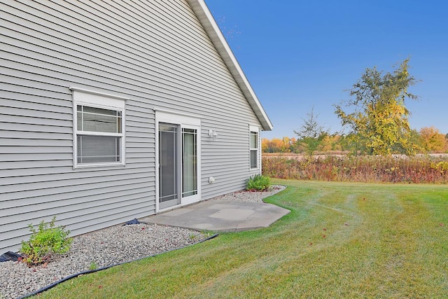 view of yard with a patio area