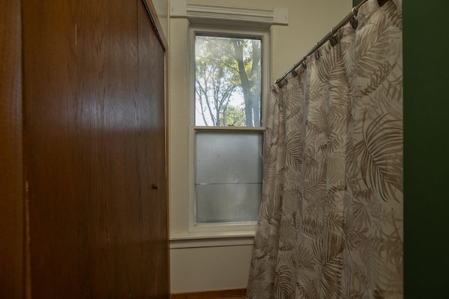 view of full bath