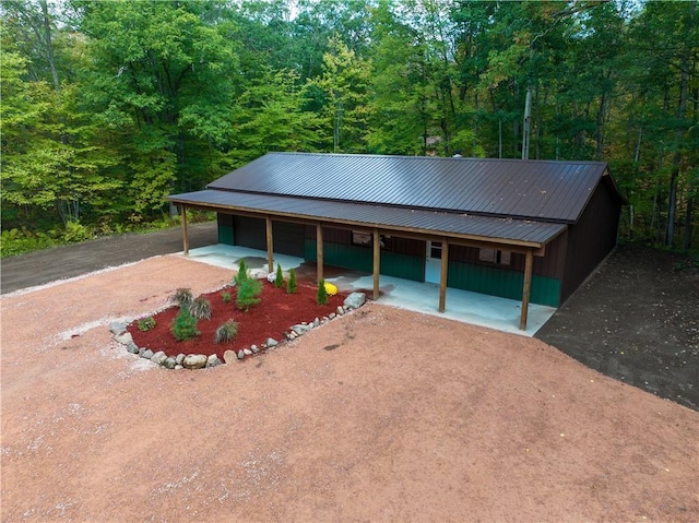 view of front facade featuring a carport