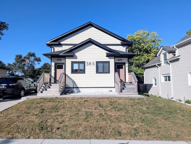 view of front facade with a front yard