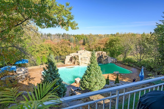 view of swimming pool