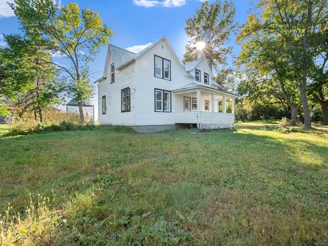 back of house featuring a lawn