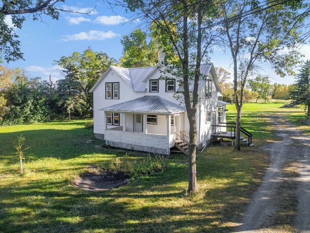 view of front of home featuring a front lawn