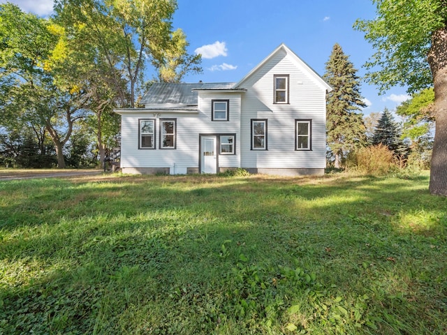 view of front of home featuring a front yard