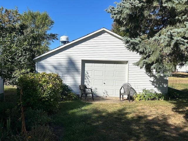 456 Cedar Ave, Westbrook, MN 56183 - view of detached garage