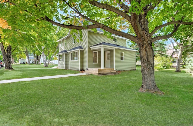 view of front facade featuring a front lawn