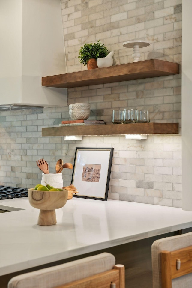 kitchen with decorative backsplash