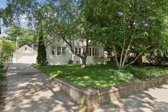 view of front of home featuring a front lawn