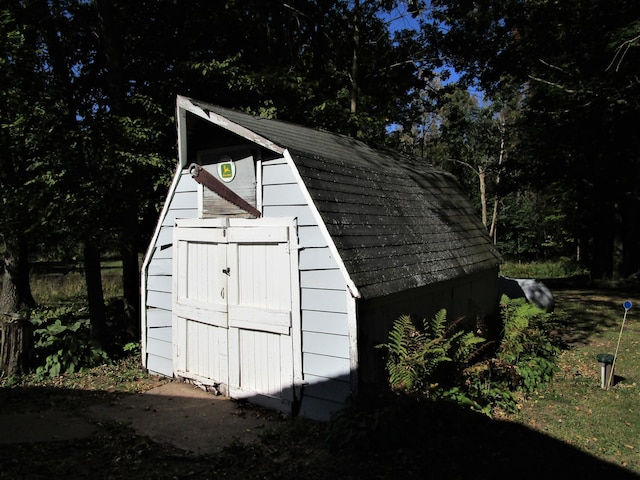 view of outdoor structure