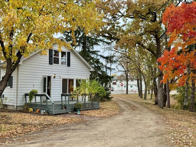 view of front facade featuring a garage